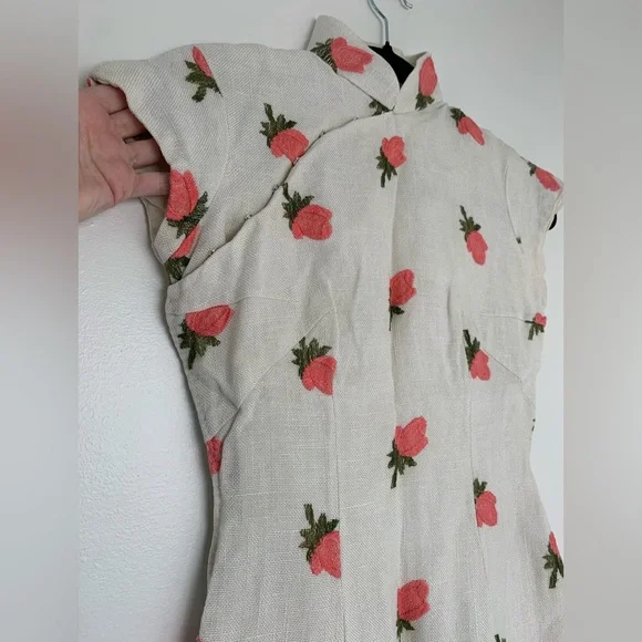 SOLD Rare Vintage 1950’s Floral Embroidered Raw Linen Lined Silk Cheongsam Dress - Picture 6 of 15